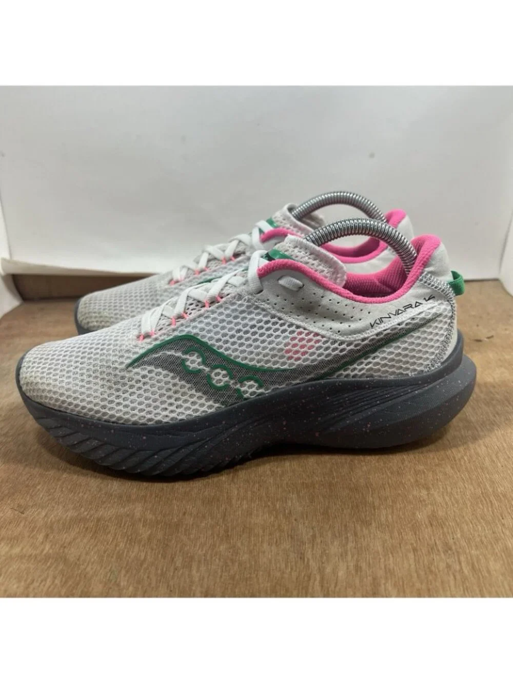 Saucony Kinvara 14 Women Size 9 Running Sneakers Shoes White Lace Up S10823-85